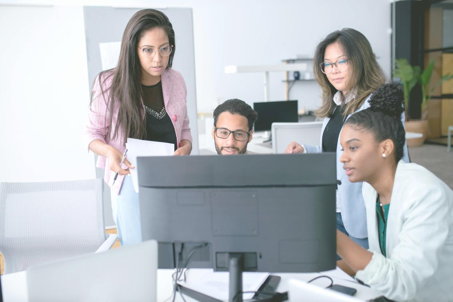 Участники тренинга активно взаимодействуют в процессе обучения